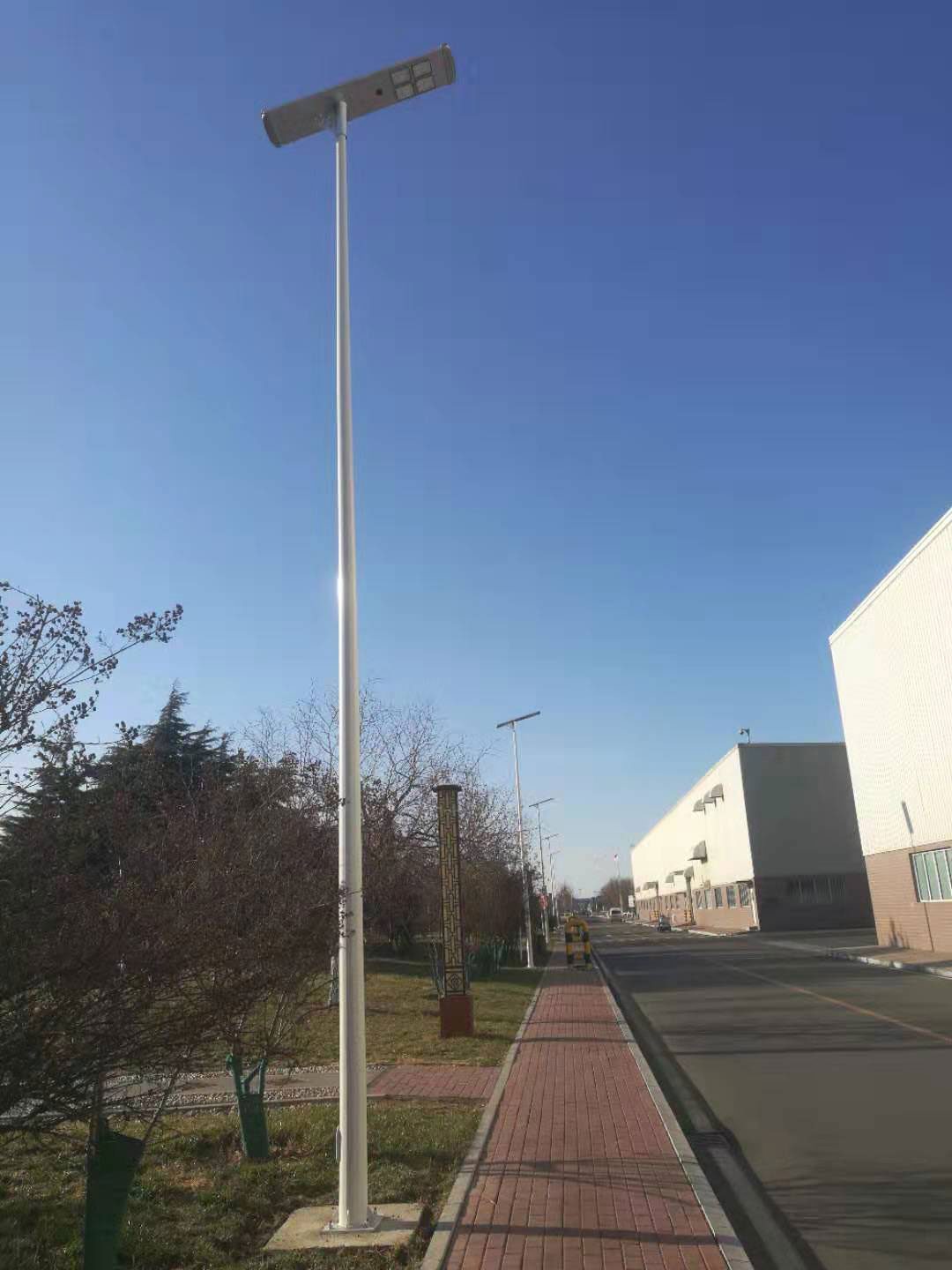 A Series Solar Street Light for Roadway